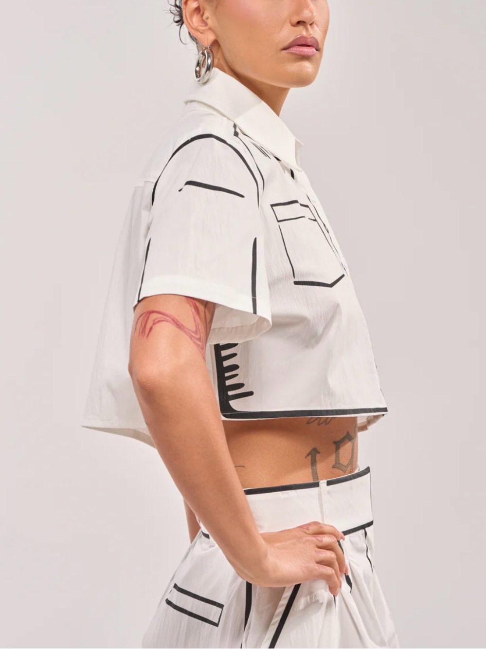 AKIRA BLANK SPACE CROPPED SHORT SLEEVE BUTTON DOWN - Picture 2 of 3